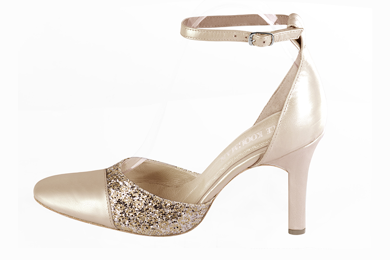 Gold women's open side shoes, with a strap around the ankle. Round toe. Very high kitten heels. Profile view - Florence KOOIJMAN